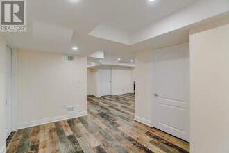 5372 Glen Erin Dr in Mississauga, ON - Building Photo - Building Photo