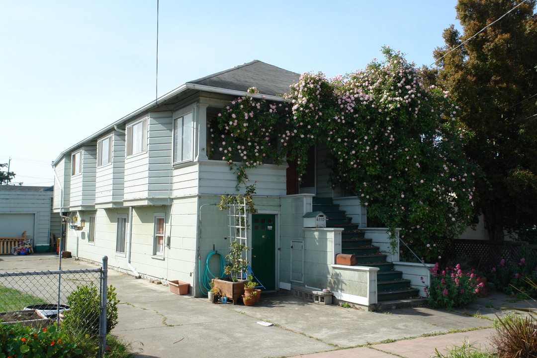 6110 Sacramento Ave in Richmond, CA - Building Photo