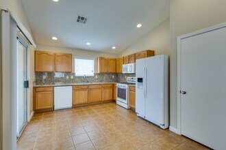 5924 Oakton St in Las Vegas, NV - Building Photo - Building Photo