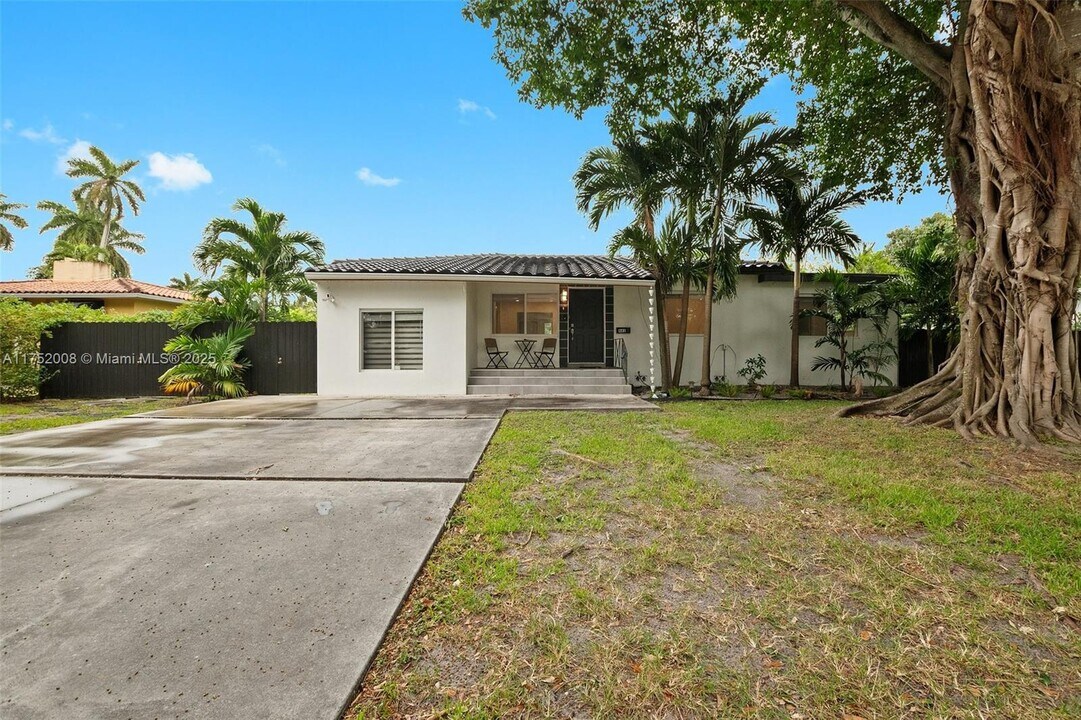 441 De Soto Dr in Miami Springs, FL - Building Photo