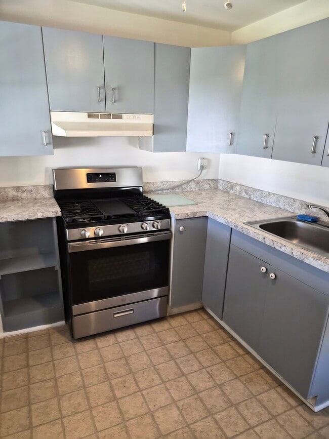 53 Cherry St, Unit 53c, Unit 53c