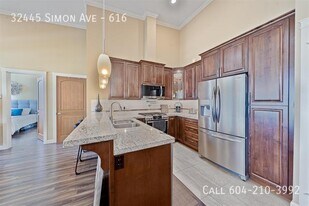 32445 Simon Ave in Abbotsford, BC - Building Photo