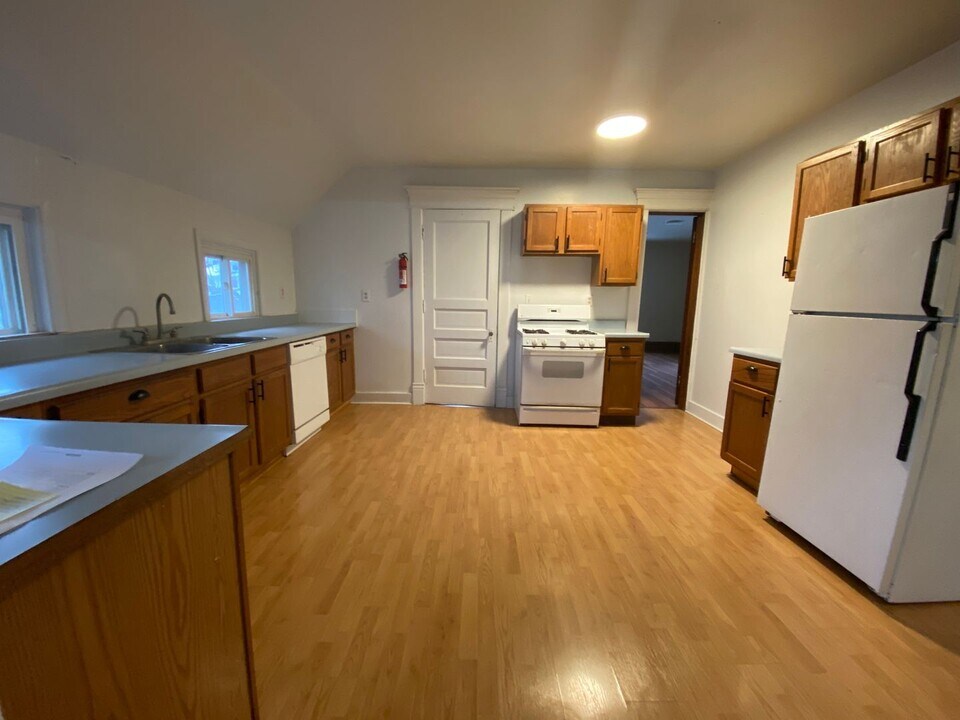 743 Academy St in Kalamazoo, MI - Building Photo