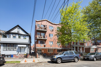 10463 39th Ave in Corona, NY - Foto de edificio - Building Photo