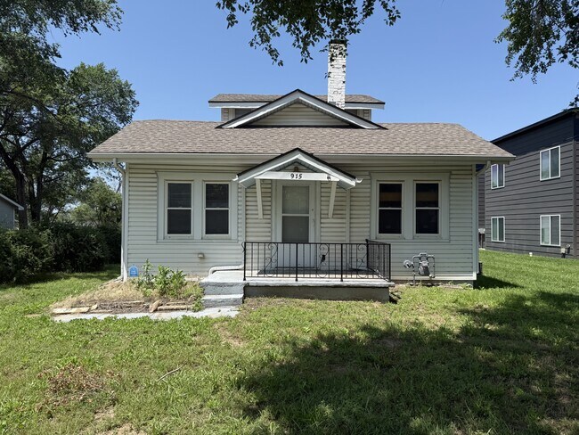property at 915 N Hoover Rd
