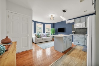 84 Neptune Ave in Jersey City, NJ - Building Photo - Building Photo