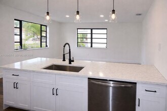 1950 NW 57th St in Miami, FL - Building Photo - Building Photo