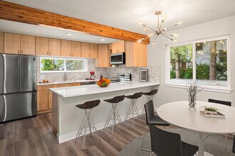 3005 127th Plz SE, Unit B-21 in Bellevue, WA - Building Photo - Building Photo