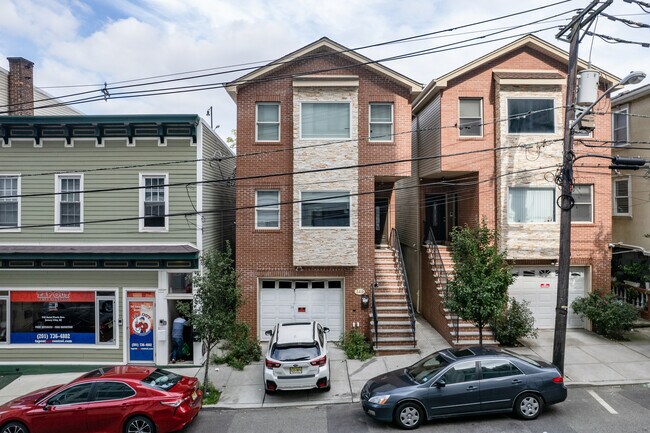340 Saint Pauls Ave in Jersey City, NJ - Foto de edificio - Building Photo