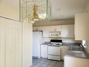 1409 Adams Cir E in Largo, FL - Building Photo - Building Photo
