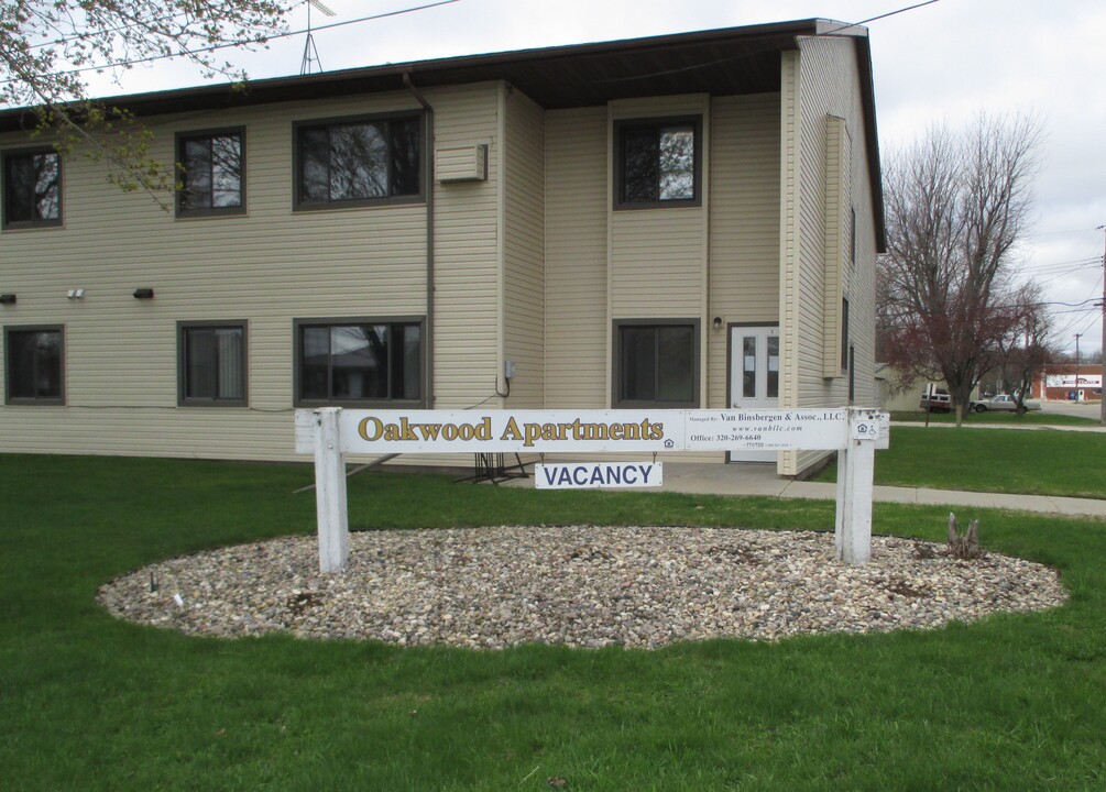 Oakwood Apartments in Ellsworth, MN - Building Photo