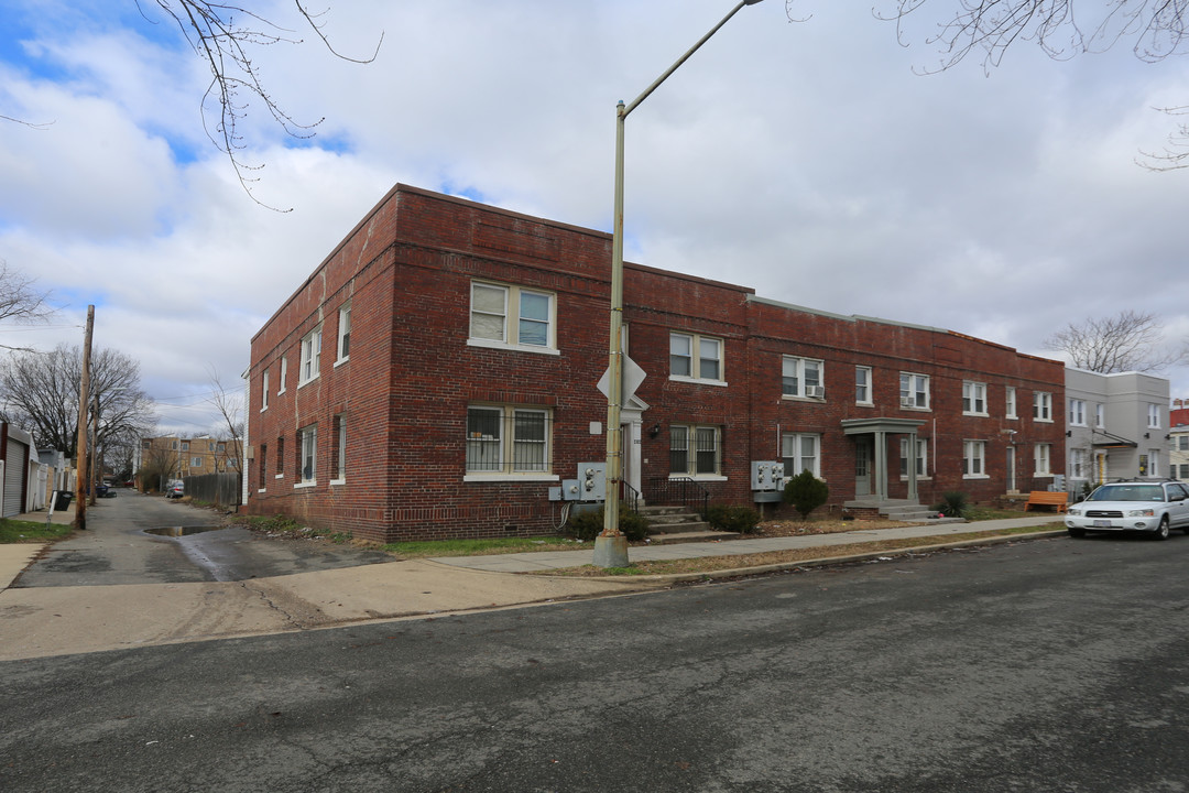 414 18th St NE in Washington, DC - Building Photo