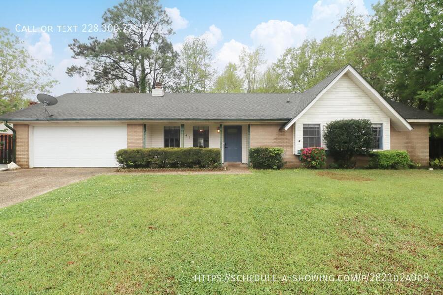 647 Ridge Dr in Biloxi, MS - Building Photo