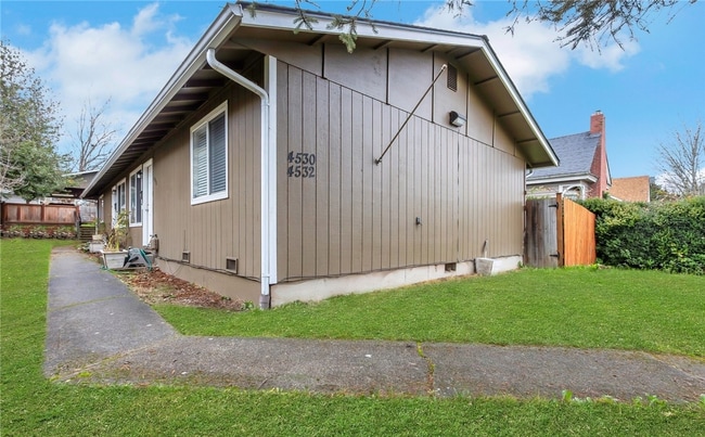 4530-4532 S Thompson Ave