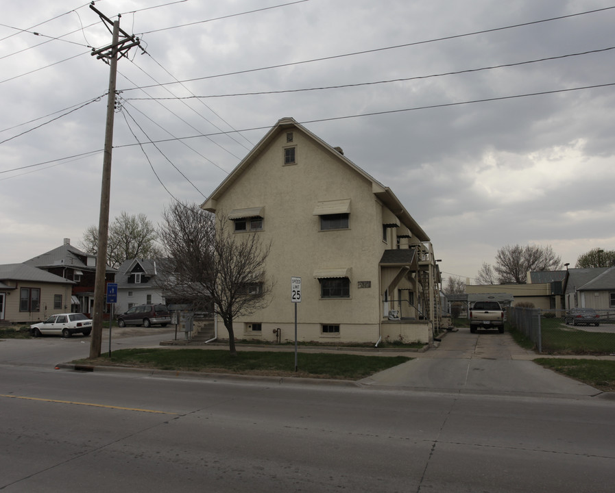 11 N 25th St in Council Bluffs, IA - Building Photo