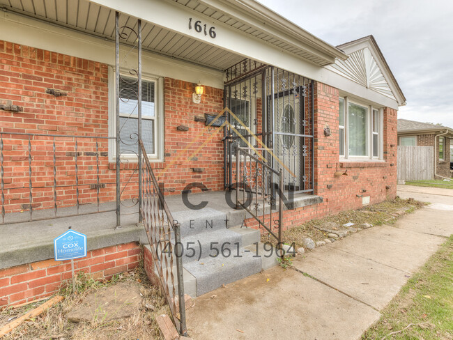 1616 W Britton Rd in The Village, OK - Foto de edificio - Building Photo