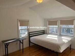 89 Spring St, Unit 3 in Cambridge, MA - Foto de edificio - Building Photo