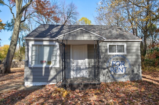 property at 2429 Lincoln Manor Dr