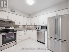 39 Kimbercroft Ct in Toronto, ON - Building Photo - Building Photo