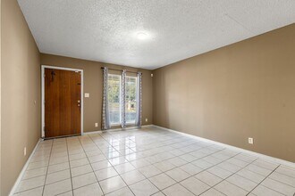 9407 N Creek Dr in Austin, TX - Building Photo - Building Photo