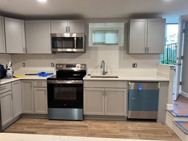 property at 24 W Tremlett St