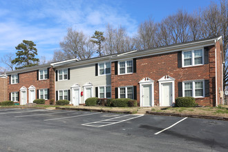 Holly Hill Townhomes in Thomasville, NC - Building Photo - Building Photo