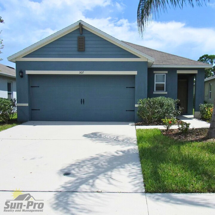 507 Armoyan Wy in New Smyrna Beach, FL - Building Photo