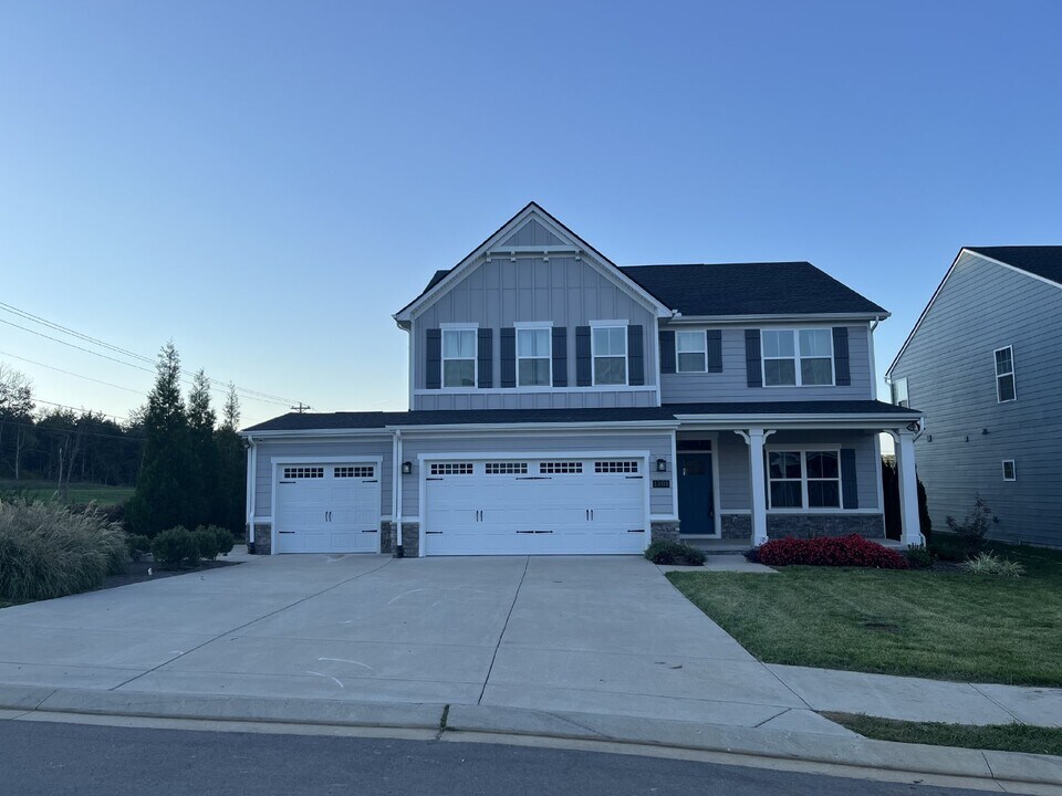 1101 Marchand Dr in Smyrna, TN - Building Photo