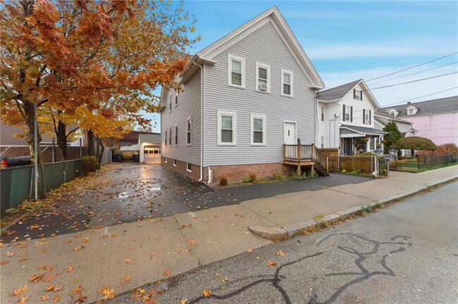 108 Waterman Ave in East Providence, RI - Building Photo - Building Photo