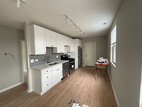 3225 W Catalpa Ave, Unit 2 in Chicago, IL - Building Photo - Building Photo