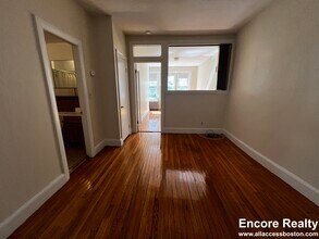 54 Lancaster Ter in Brookline, MA - Building Photo - Building Photo