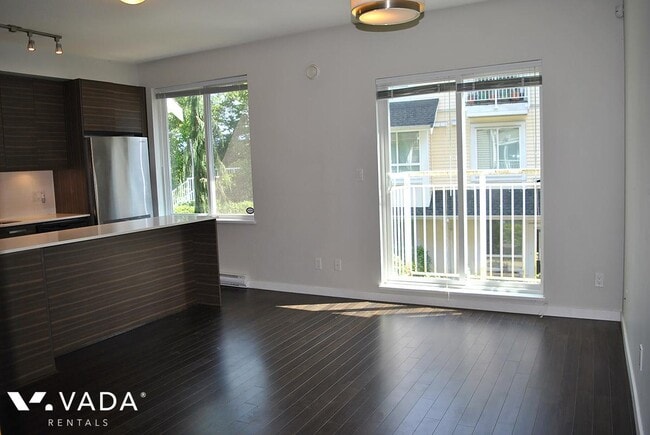 6965 Hastings St in Burnaby, BC - Building Photo - Building Photo