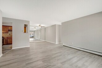 9S125 Lake Dr in Willowbrook, IL - Building Photo - Building Photo