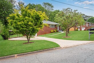 718 Birchwood Ln SW in Marietta, GA - Building Photo - Building Photo