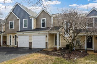 1827 Pebble Beach Cir, Unit O-14 in Elgin, IL - Building Photo