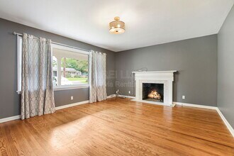 206 Daisy Ln in Louisville, KY - Building Photo - Building Photo