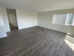 2416 Manhattan Ave, Unit 2 in Manhattan Beach, CA - Building Photo - Building Photo