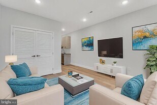1243 W Westmoreland St in Philadelphia, PA - Building Photo