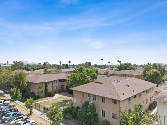 4018 Hillcrest Dr in Los Angeles, CA - Building Photo - Building Photo