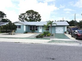 5321-5323 3rd Ave W in Bradenton, FL - Building Photo