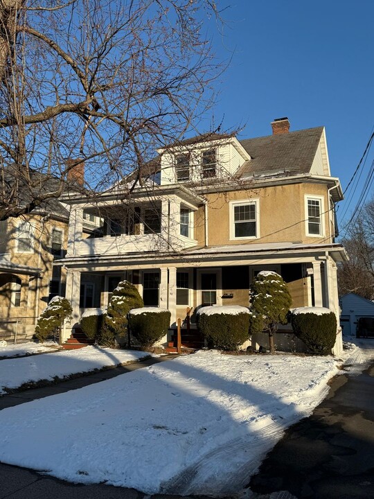 38-40 Maplewood Ave in West Hartford, CT - Building Photo