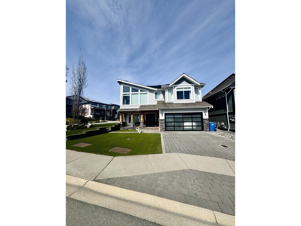 35367 Eagle Summit Drive in Abbotsford, BC - Building Photo