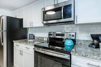 Urban Place Apartments in Tampa, FL - Building Photo - Building Photo