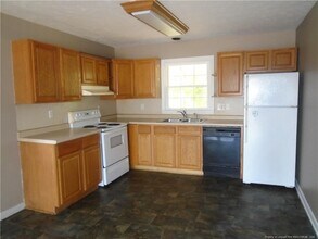 611 Drypoint Ln in Hope Mills, NC - Foto de edificio - Building Photo