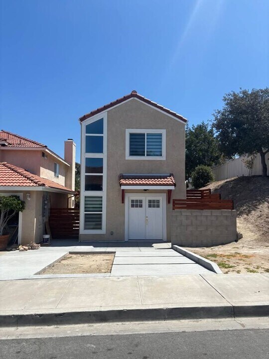 1047 Shepherds Knoll Pl in Chula Vista, CA - Foto de edificio