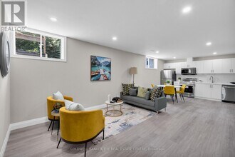 21 Little Lake Dr in Barrie, ON - Building Photo - Building Photo