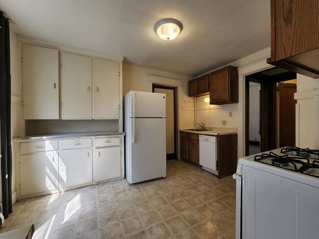 property at 10 S Orchard St