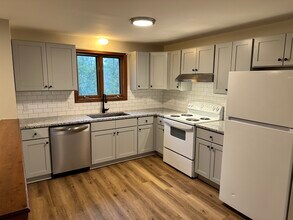1478 Stafford Rd, Unit A in Storrs Mansfield, CT - Building Photo - Building Photo