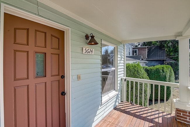 5624 Brooklyn Ave NE in Seattle, WA - Building Photo - Building Photo