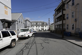 135 Salem St in Lowell, MA - Building Photo - Building Photo